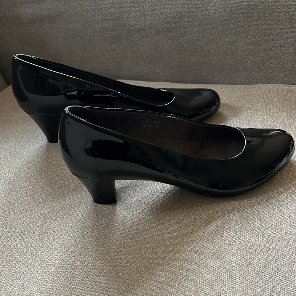 Aerosoles Heelrest black patent pumps! - Picture 2 of 6